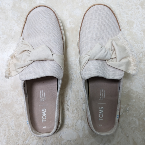 Toms NWOB Sunrise Beige Canvas Slip On Flats Mule Shoes in W7 - Picture 2 of 8